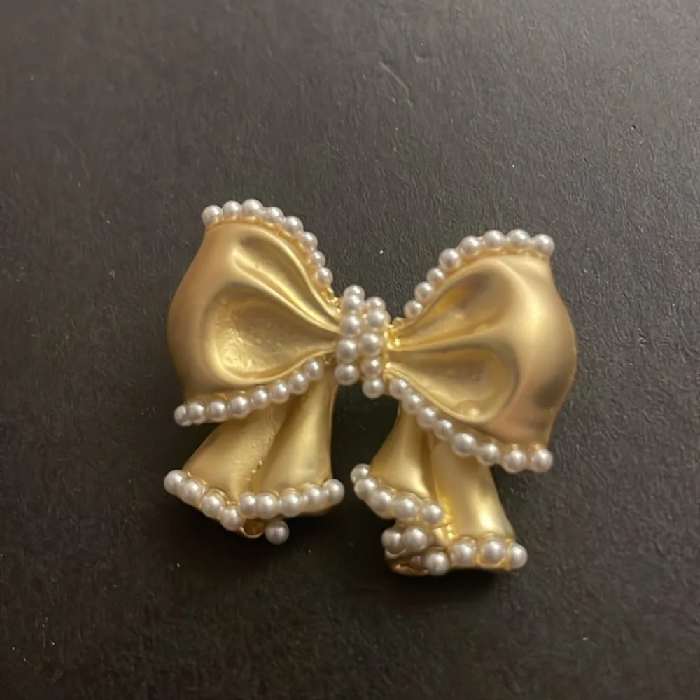 Saks fifth avenue gold matte bow
